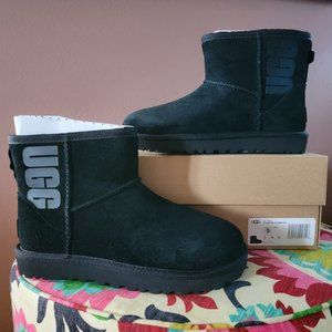 UGG Mini Classic Logo Boots NWT Sz 5 Womens